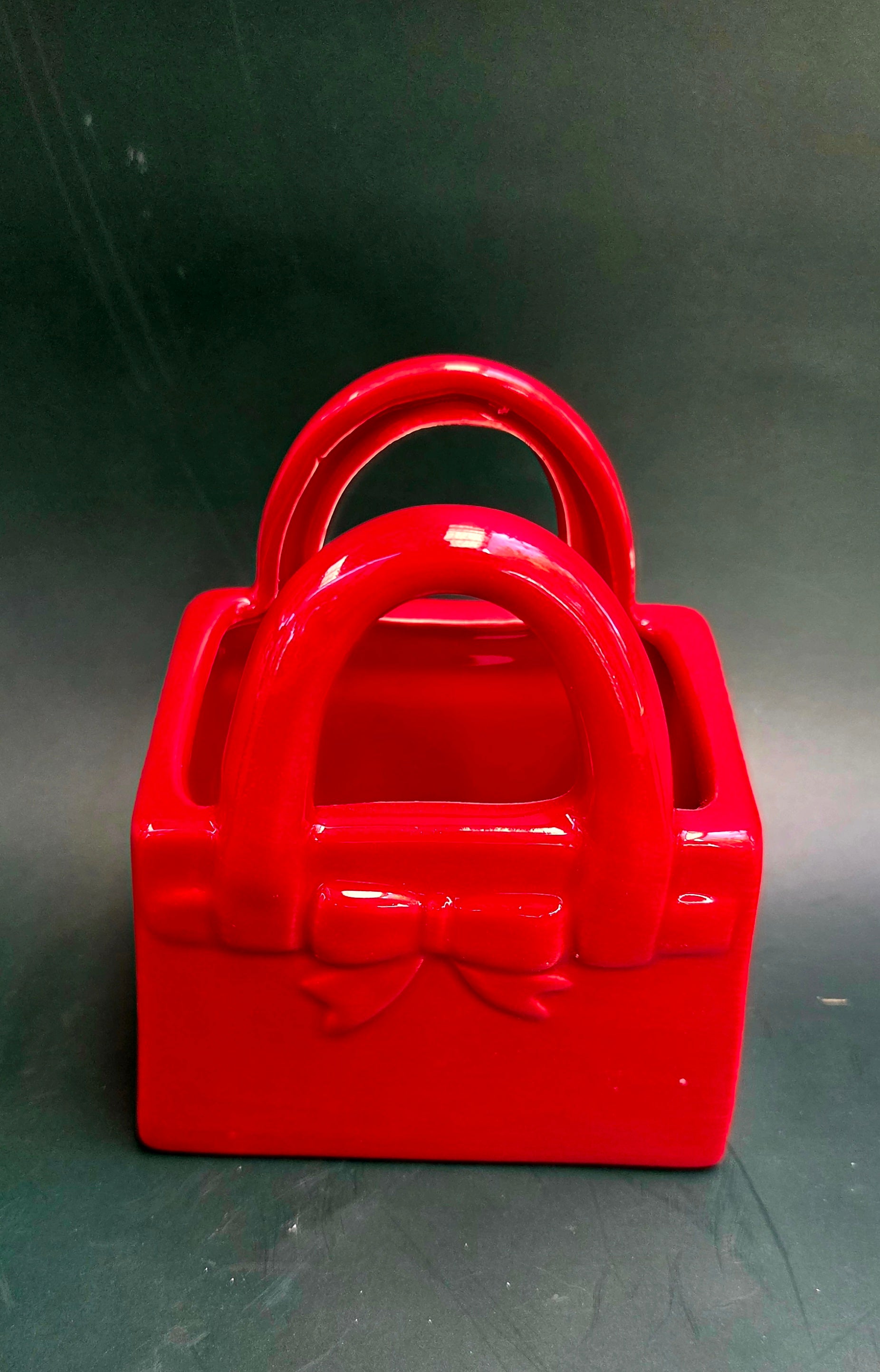 Bow handbag vessel