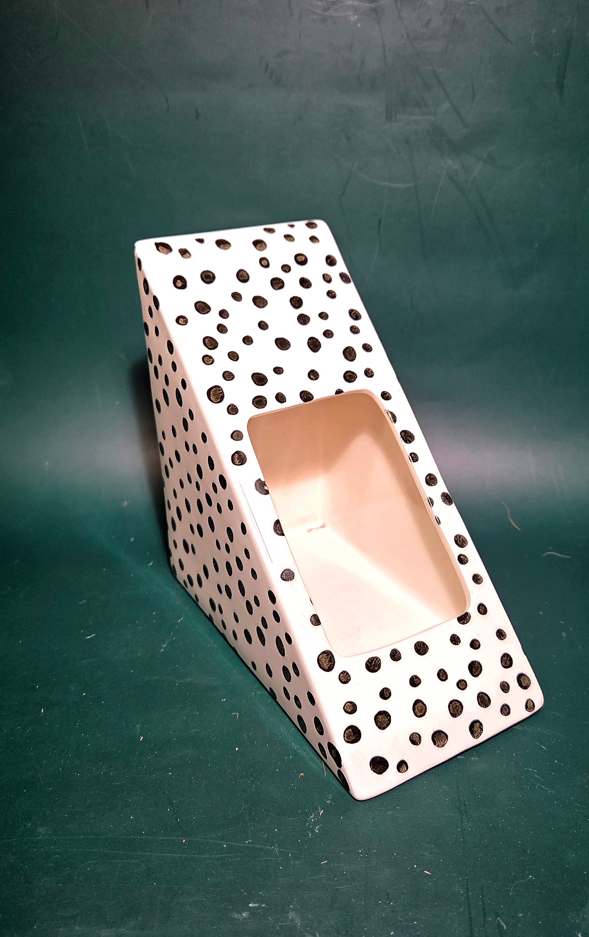 Noah Triangle pot