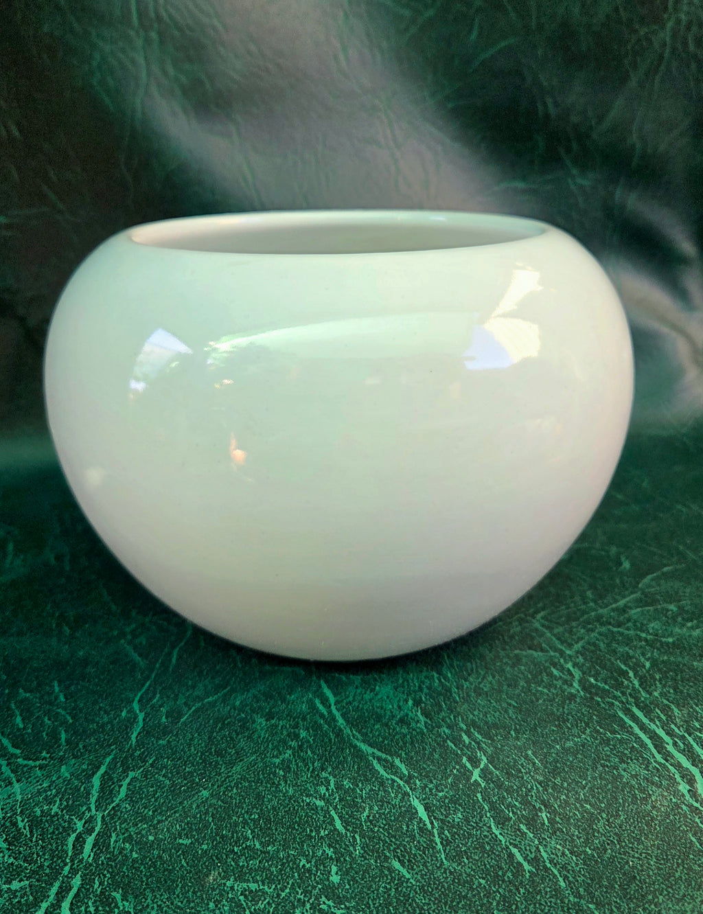 Fish bowl pot white